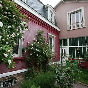La Maison Rouge Bed & Breakfast